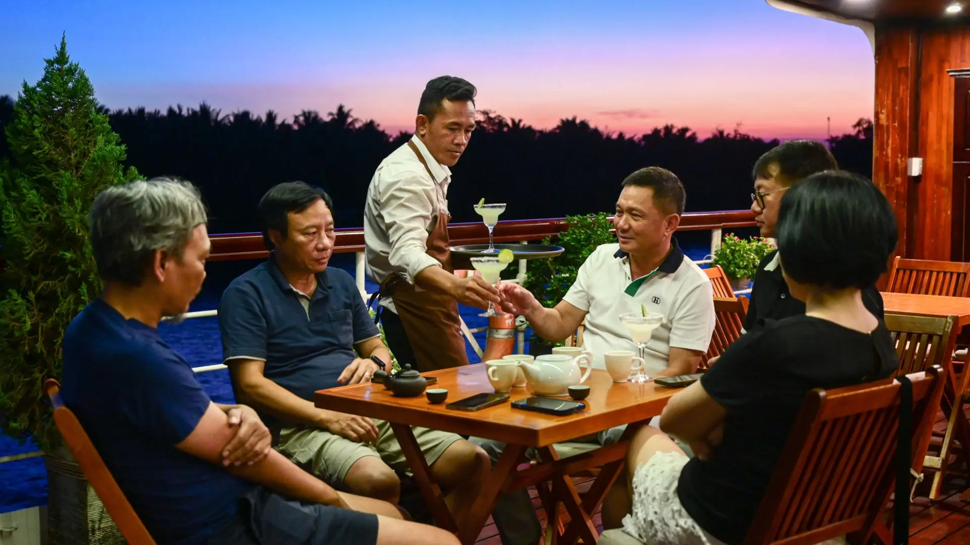 thời gian thư giãn chậm rãi trong tour du thuyền sông mekong