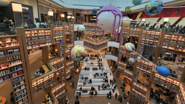 Thư viện Starfield Suwon – điểm check in ấn tượng trong Tour Seoul Nami Everland