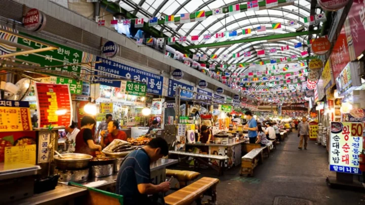 Thưởng thức ẩm thực đường phố và cảm nhận nhịp sống đêm của Busan