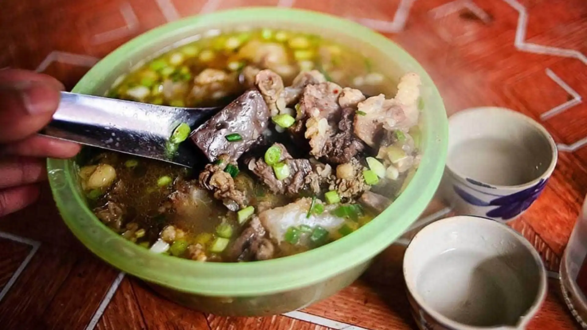 Ăn thắng cố và uống rượu ngô Bắc Hà