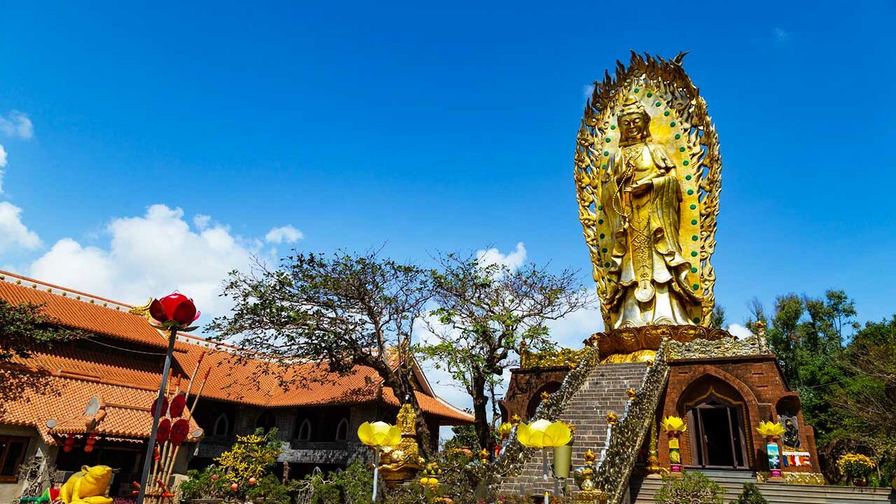 Viếng Tịnh Xá Ngọc Hòa - Cầu bình an cho người thân và gia đình