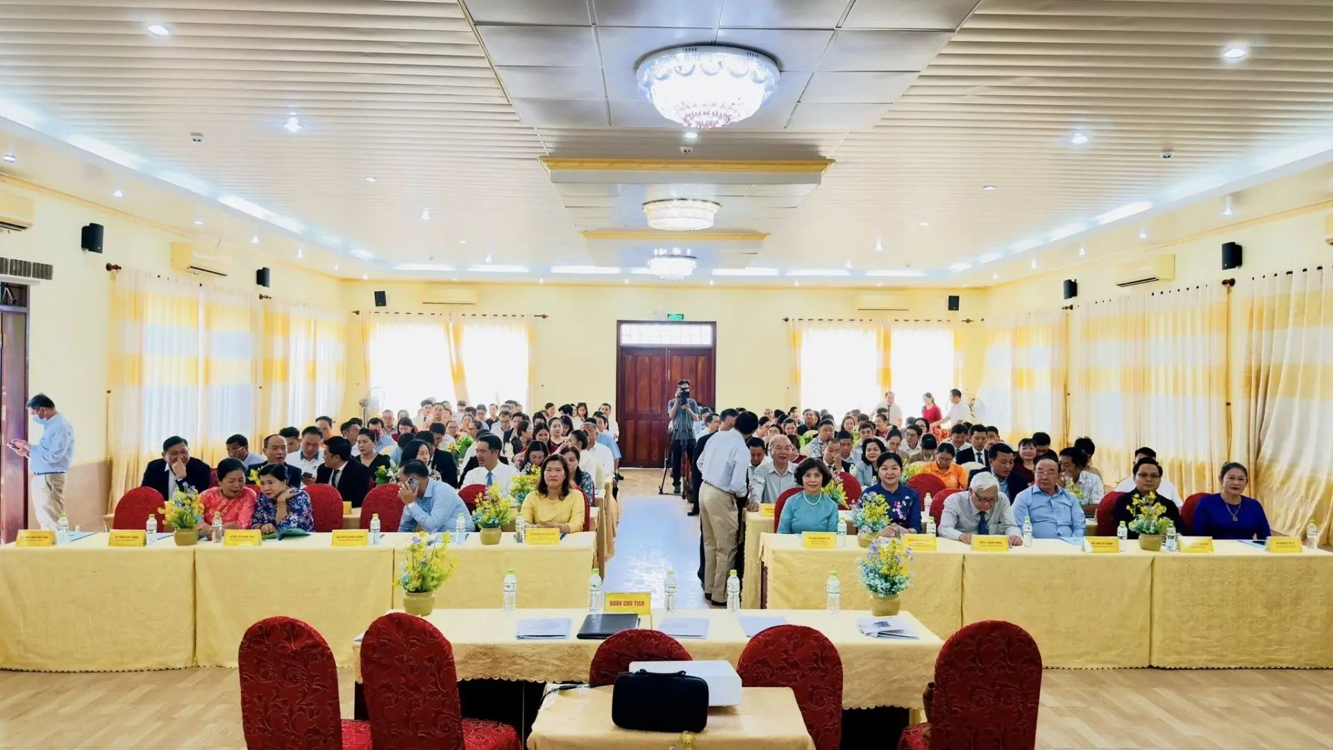 Toàn cảnh hội trường tổ chức Đại hội Hiệp hội Du lịch TP. Cần Thơ với sự tham dự của Nụ Cười Mê Kông