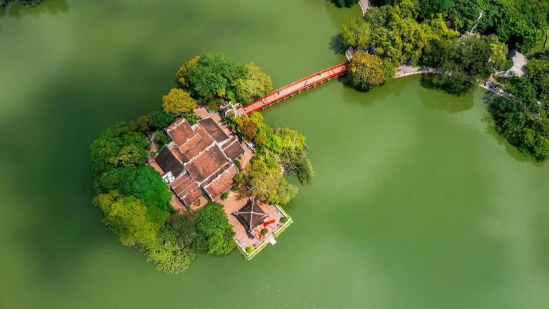 đền Ngọc Sơn khi nhìn từ trên cao