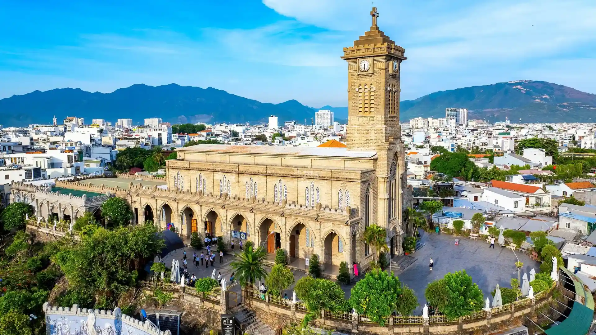 Toàn cảnh Nhà thờ Núi Nha Trang