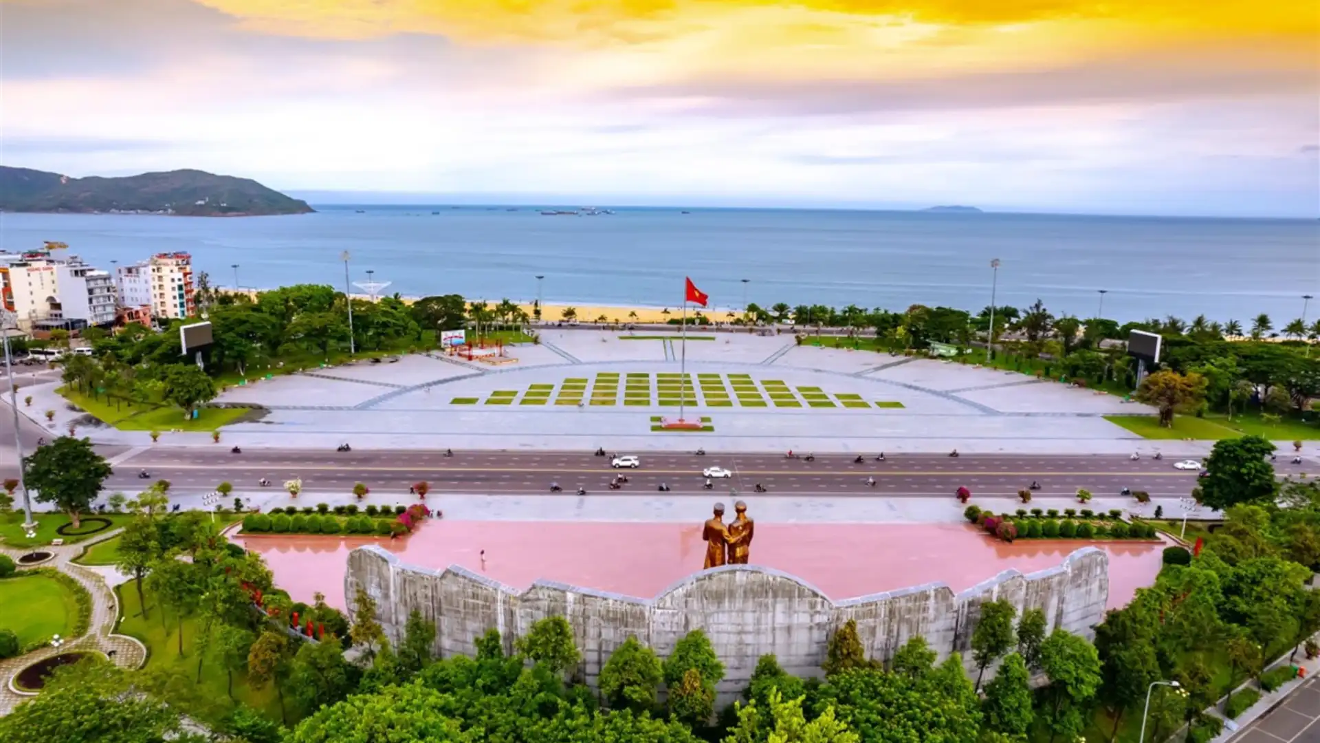Toàn cảnh Quảng trường Quy Nhơn