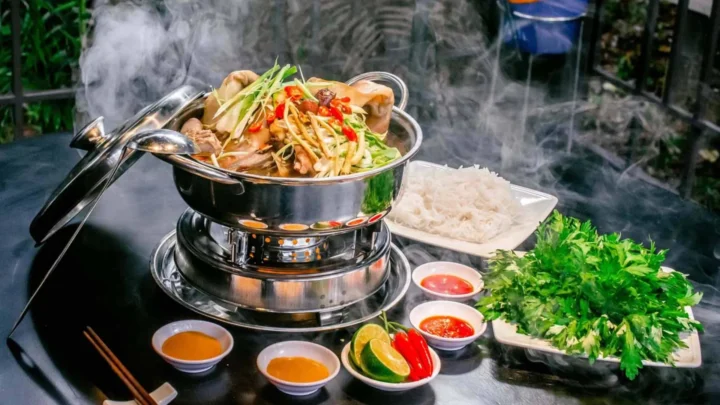 Buffet đặc sản địa phương trong Tour Bái Đính Tràng An
