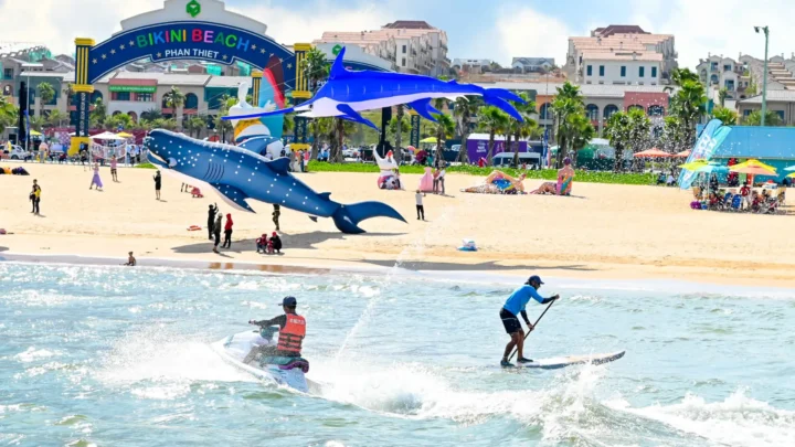 Tour Cần Thơ Phan Thiết tắm biển và check-in Bikini Beach