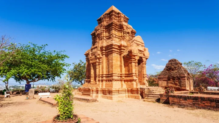 Tour Cần Thơ Phan Thiết tham quan Tháp Chăm Poshanư