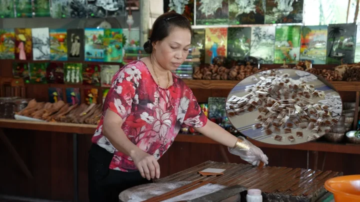 Tham quan lò kẹo dừa tour Cần Thơ Tiền Giang Bến Tre Nụ Cười Mê Kông