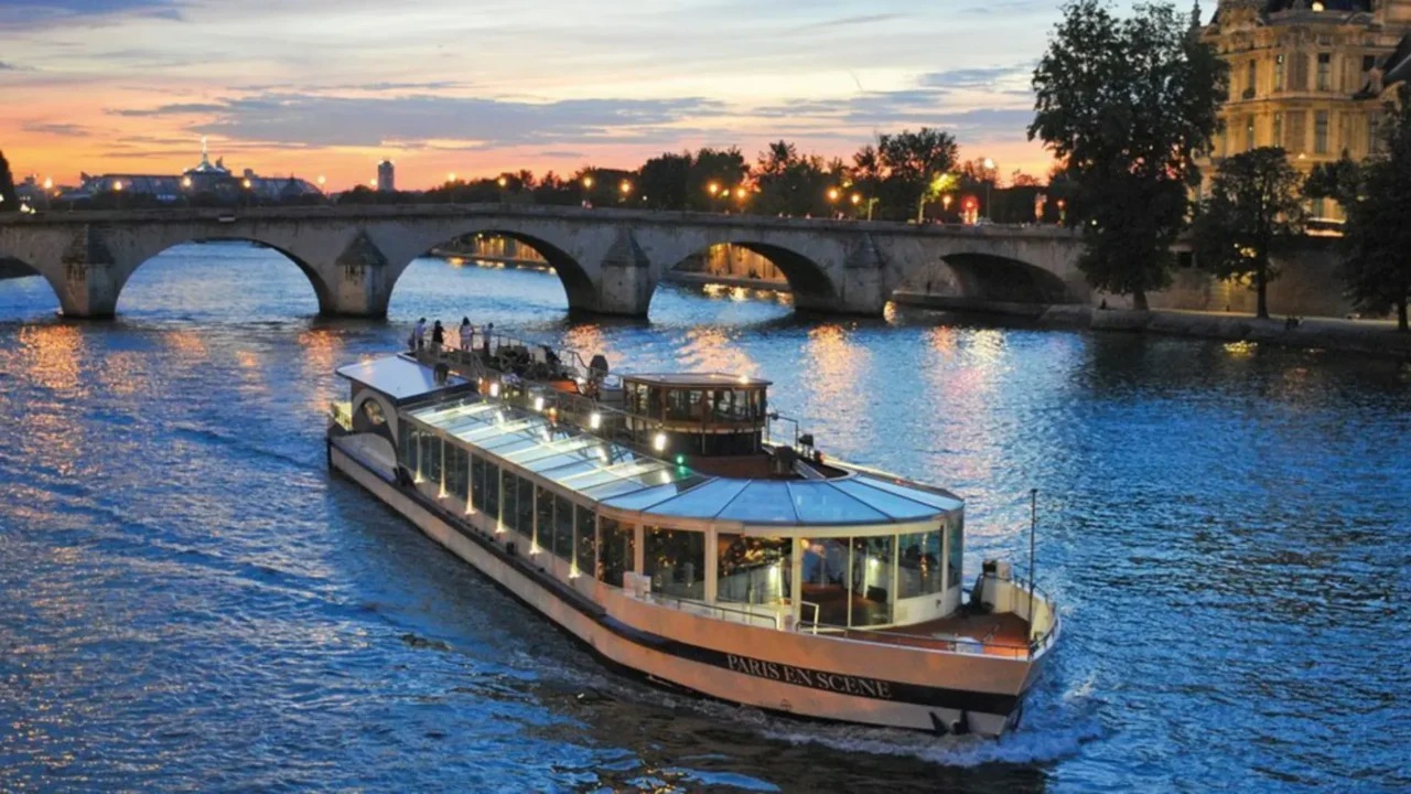Tour Châu Âu 9 ngày 5 đêm du thuyền trên sông Seine
