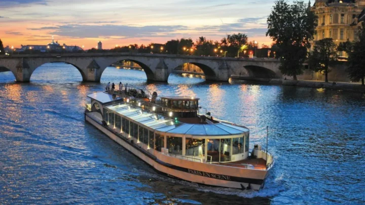 Tour Châu Âu 9 ngày 5 đêm du thuyền trên sông Seine