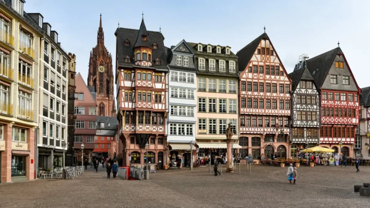 Tour Châu Âu 9 ngày 5 đêm Romerberg Square