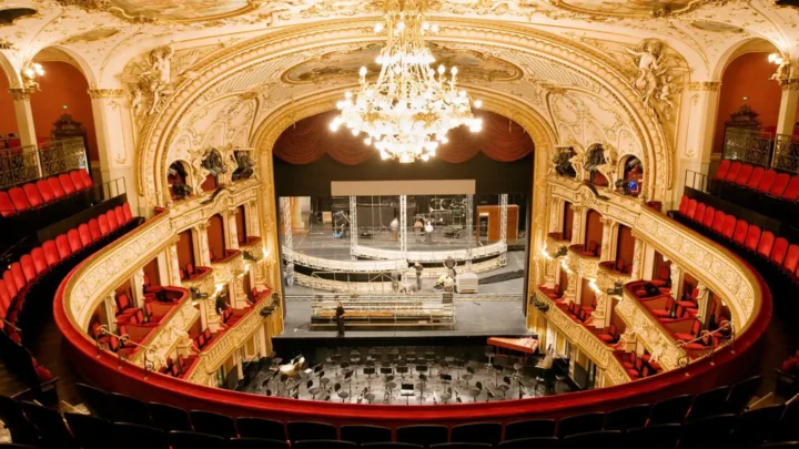 Tour Châu Âu 9 ngày 8 đêm Zurich Opera house