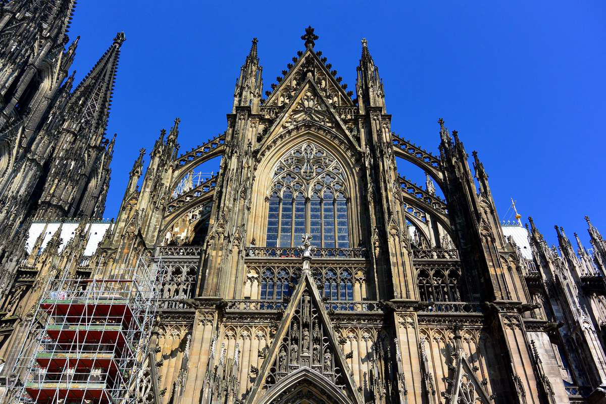 Tour du lịch Châu Âu 9 ngày 8 đêm - Ngắm nhà thờ lớn Cologne