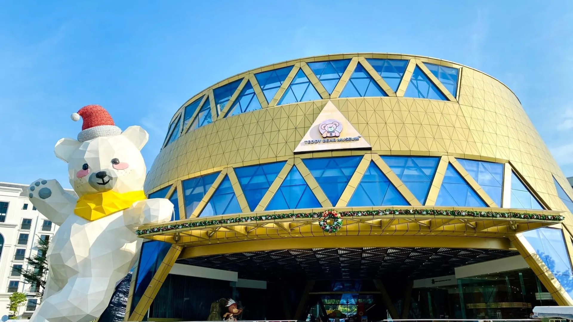 tour-du-lich-phu-quoc-nu-cuoi-me-kong-bao-tang-gau-teddy