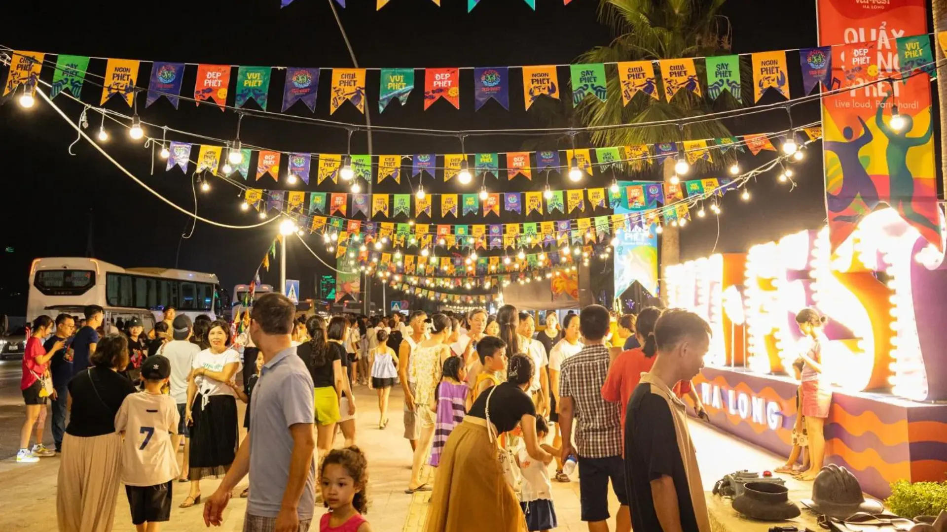 tour-du-lich-phu-quoc-nu-cuoi-me-kong-cho-dem