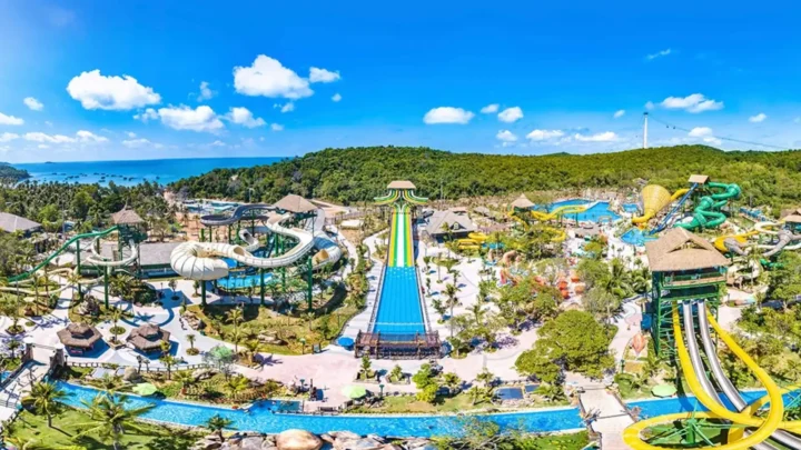 tour-du-lich-phu-quoc-nu-cuoi-me-kong-cong-vien-aquatopia