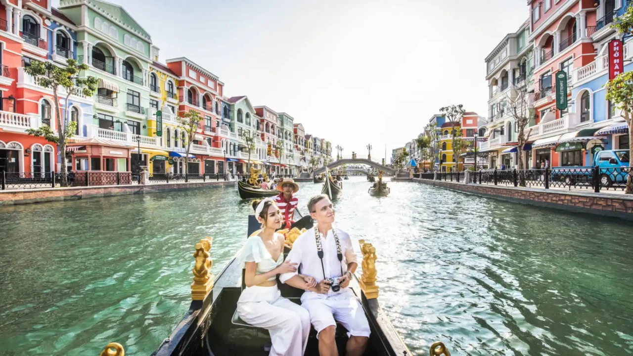 tour-du-lich-phu-quoc-nu-cuoi-me-kong-grand-world