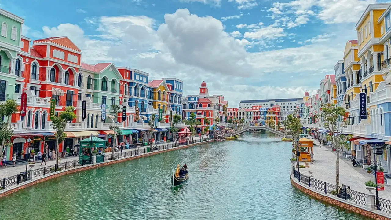 tour-du-lich-phu-quoc-nu-cuoi-me-kong-kenh-dao-venice