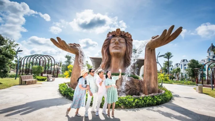 tour-du-lich-phu-quoc-nu-cuoi-me-kong-urban-park