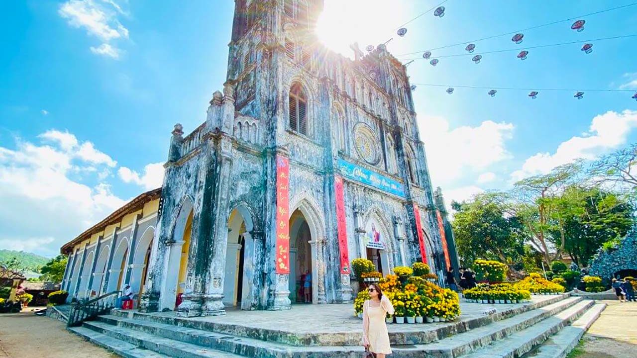 Tour du lịch Quy Nhơn Phú Yên 3 ngày 2 đêm- Check-in nhà thờ Mằng Lăng