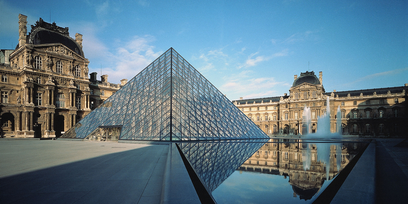Tour du lịch từ Sài Gòn đến Châu Âu: Tham quan bảo tàng Louvre cất giữ nhiều bảo vật