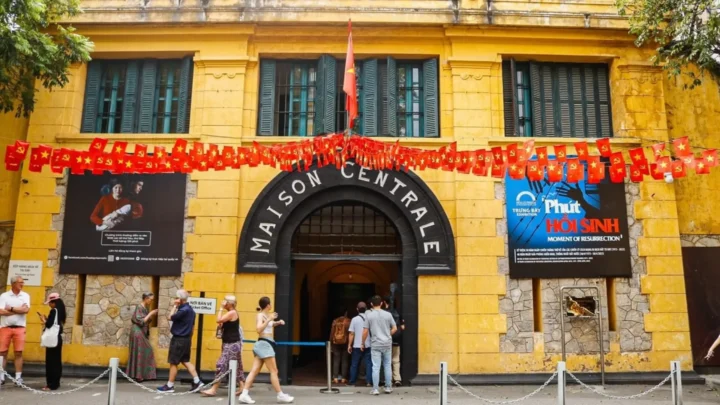 Di tích Nhà tù Hỏa Lò trong hành trình tour Hà Nội