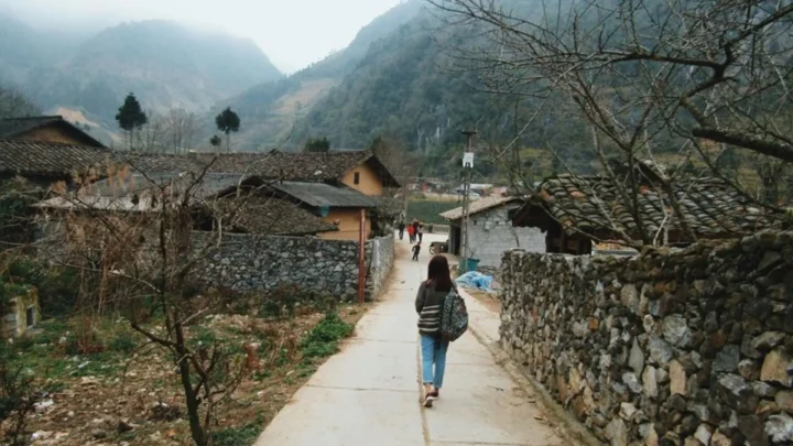 Làng Phố Cảo với nhà sàn truyền thống người H'Mông tour Hà Giang Nụ Cười Mê Kông