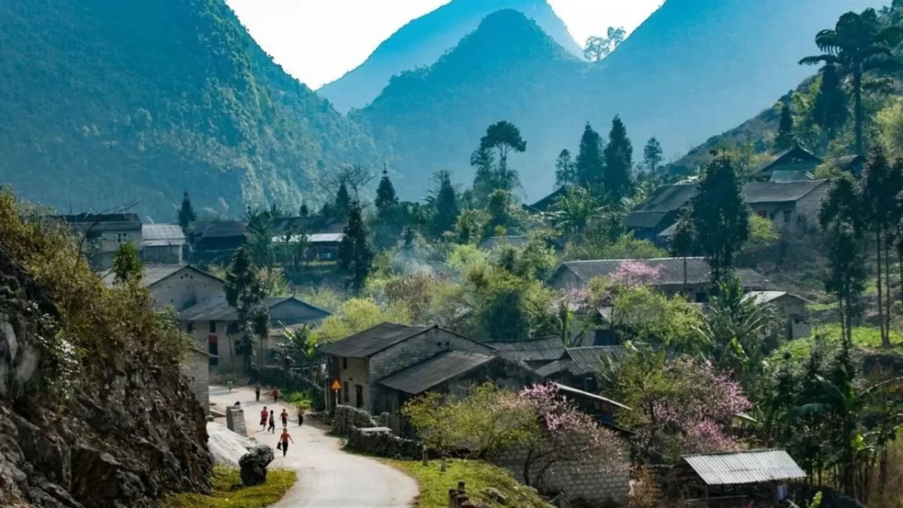 tour ha noi ha giang pho cao lang van hoa nu cuoi me kong