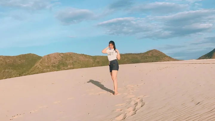 chụp ảnh và tham gia các trò chơi thú vị tại đồi cát phương mai