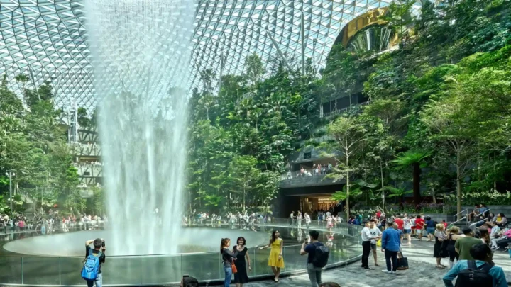 thác nước jewel singapore