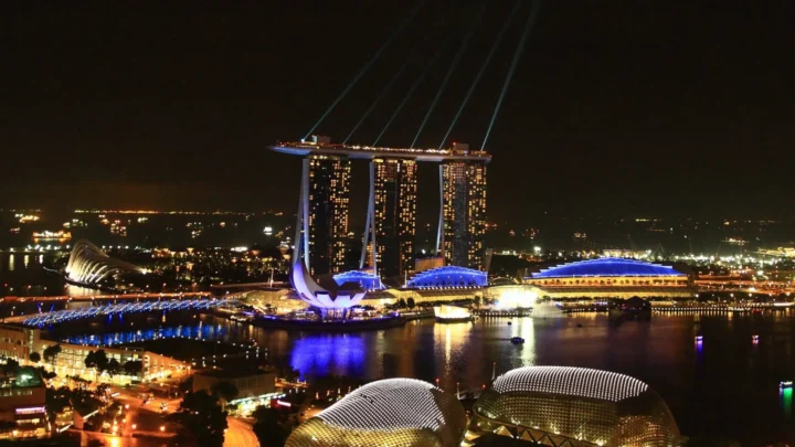 Thành phố Singapore lung linh về đêm