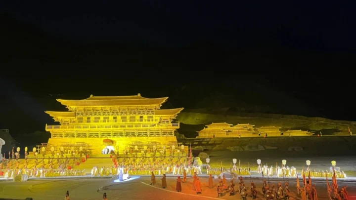tour-tay-tang-nu-cuoi-me-kong-show-bieu-dien-noi-tieng-cong-chua-van-thanh