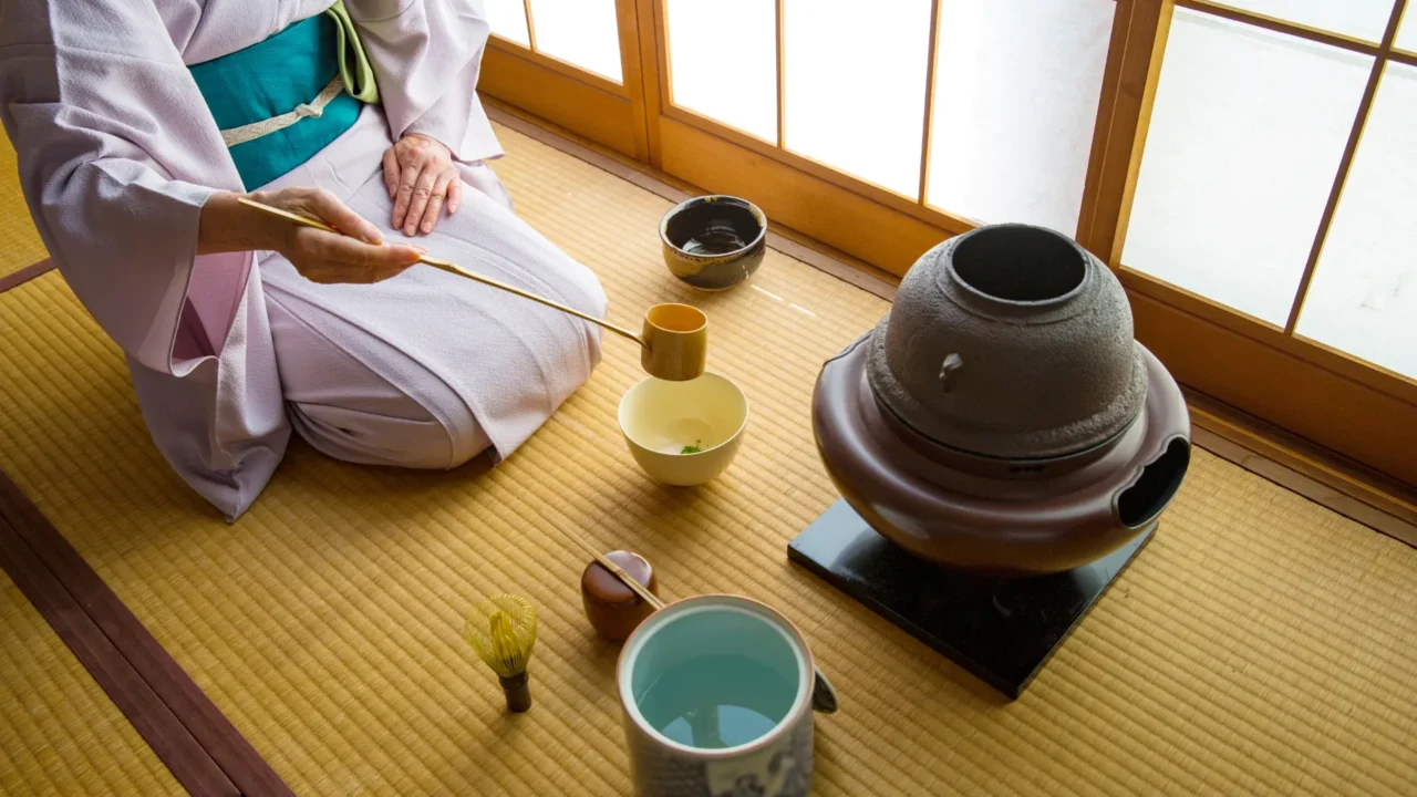Trải nghiệm trà đạo truyền thống Nhật Bản trong không gian yên tĩnh, tinh tế.