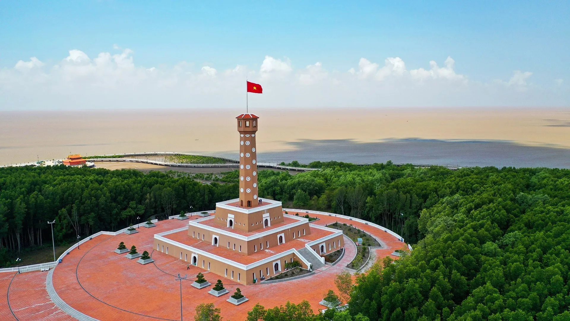 Trải nghiệm làm ngư dân Đất Mũi 2 ngày 1 đêm check-in cột cờ Tổ quốc