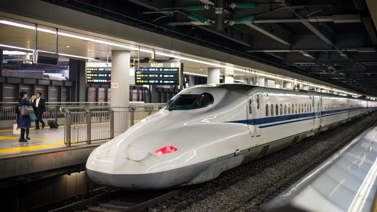 Thử cảm giác tốc độ với tàu siêu tốc Shinkansen