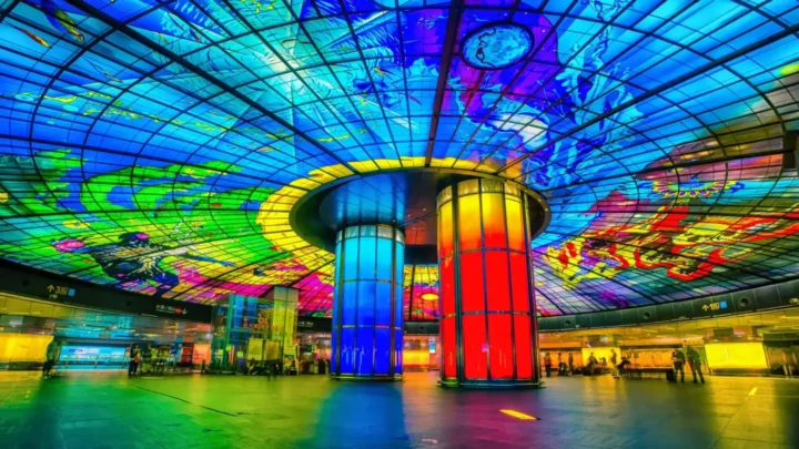 Rực rỡ ánh đèn nơi Nhà ga Formosa Boulevard trong tour đài trung