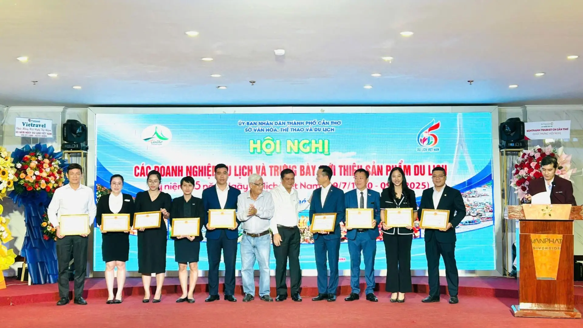 nhận giấy khen từ sở văn hoá thể thao du lịch