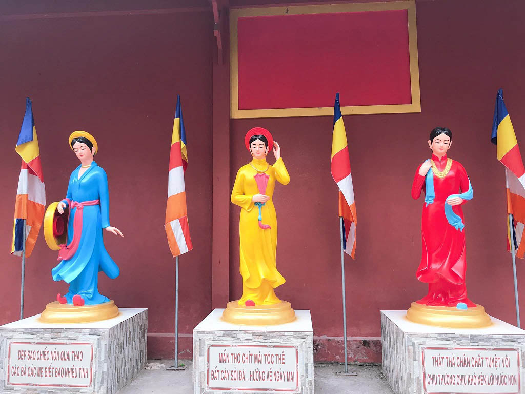 Tượng Ba cô gái Việt Nam tại chùa Phật Học 2