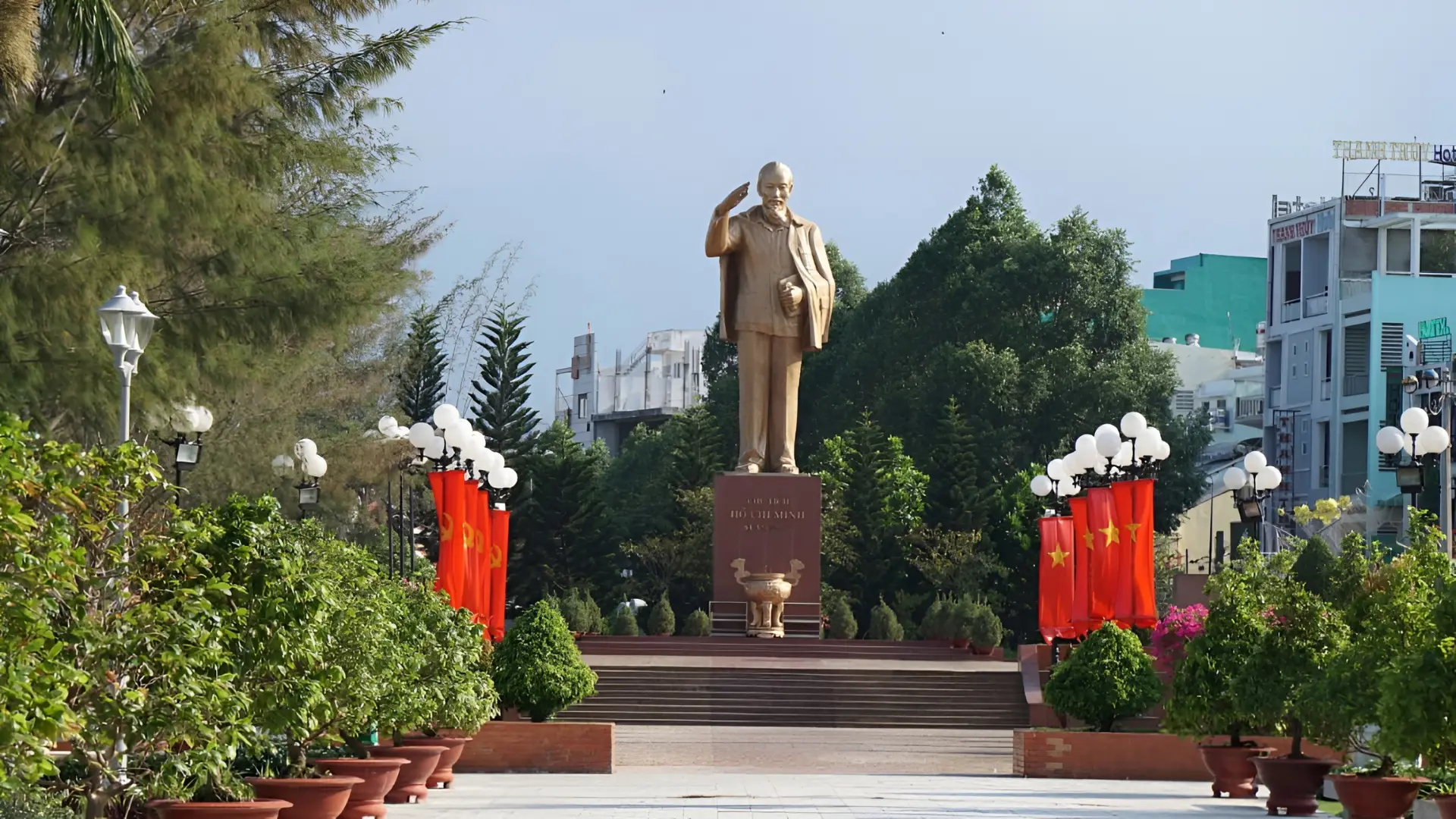 Tượng đài Bác Hồ