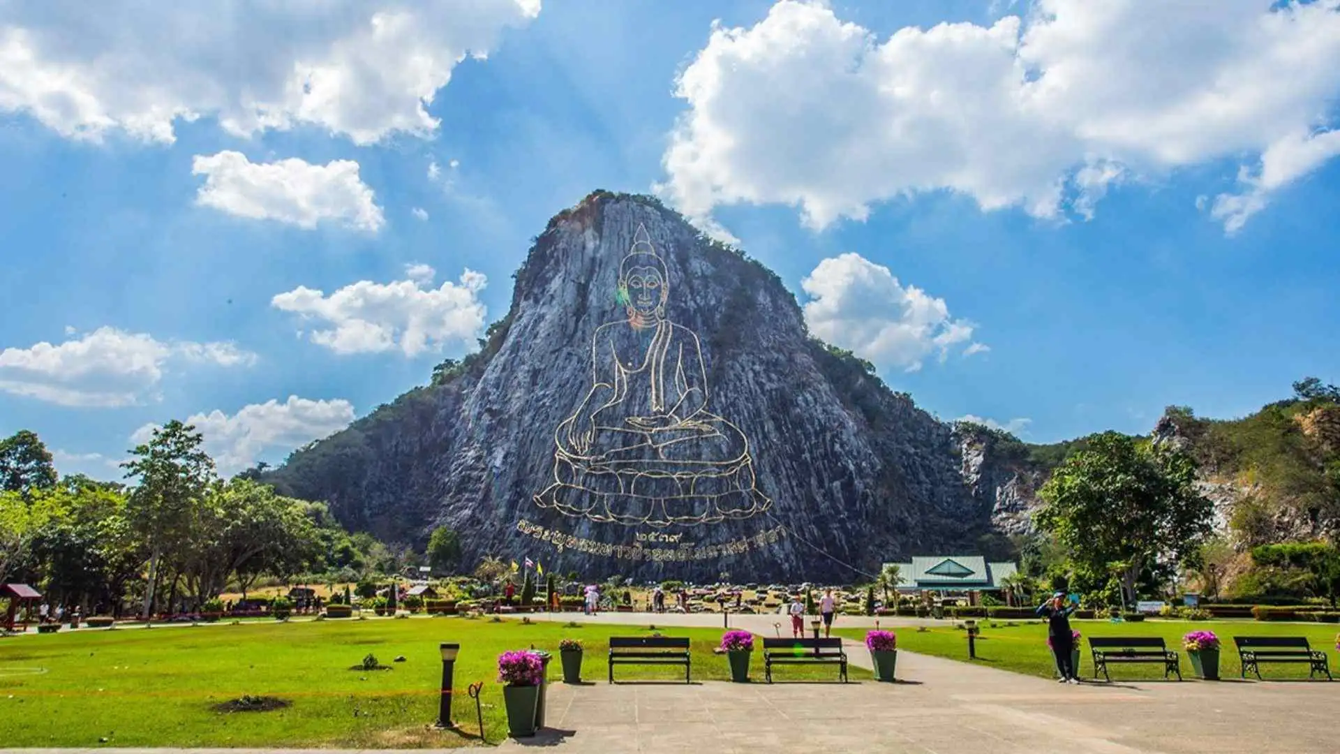 Tượng Phật dát vàng nổi tiếng ở Thái Lan