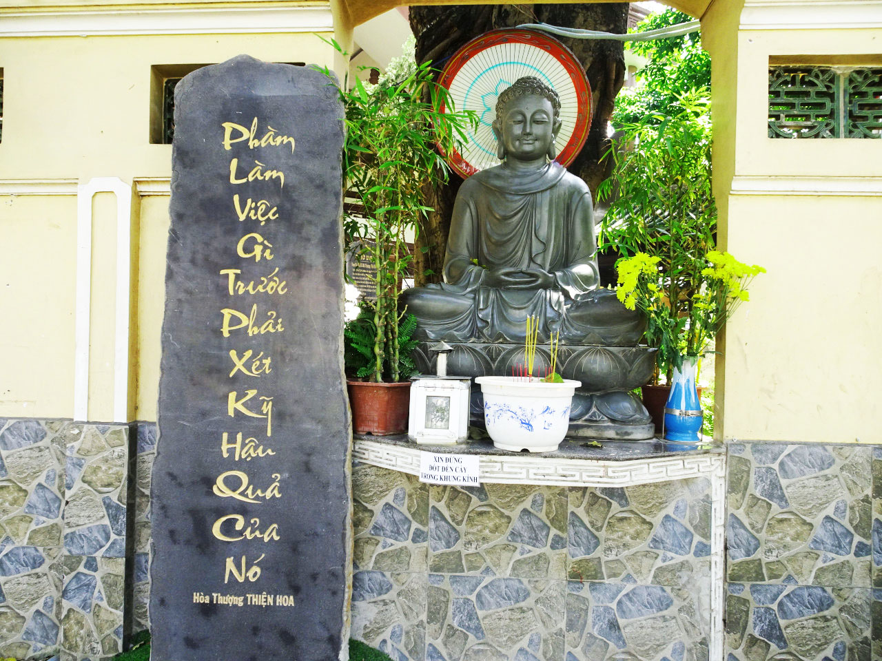 Tượng Phật Thích Ca trong chùa Phật Học Cần Thơ