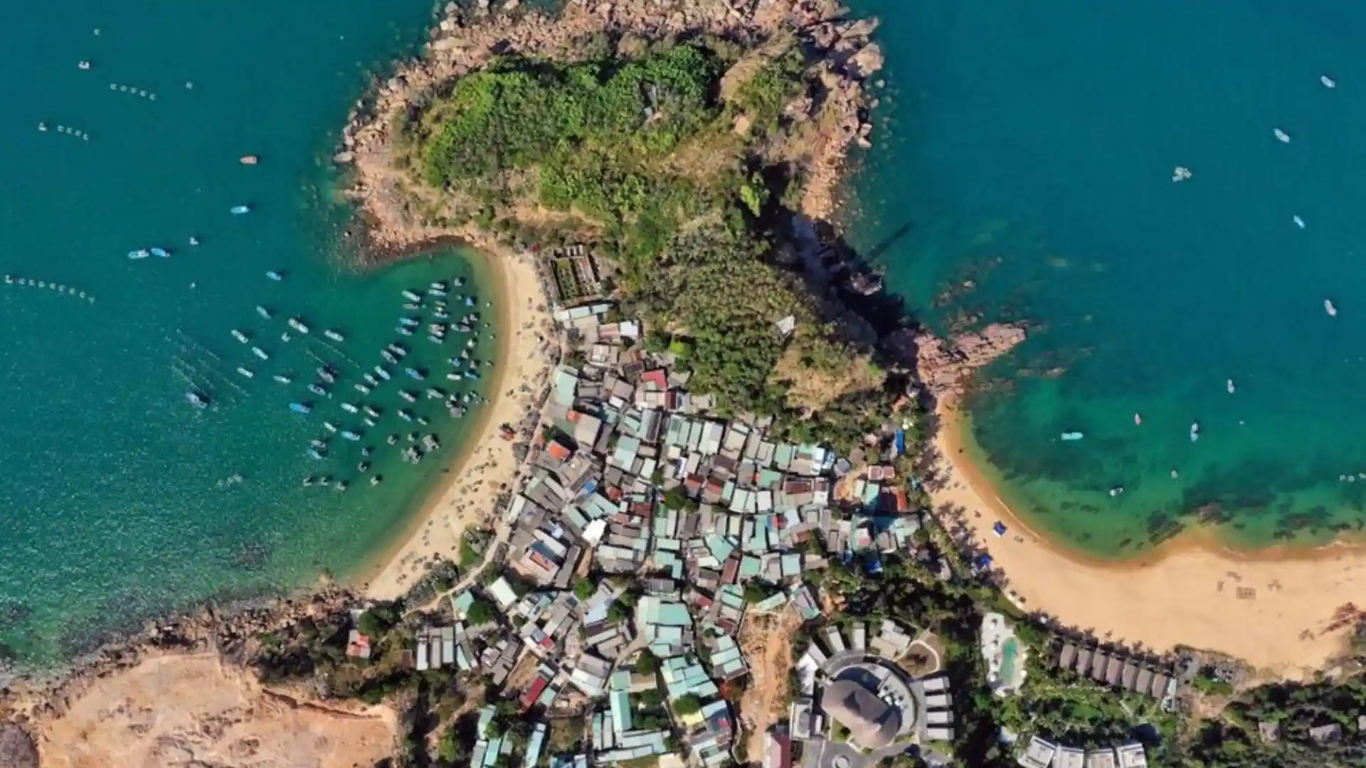 Bãi Xếp Quy Nhơn nhìn từ trên cao