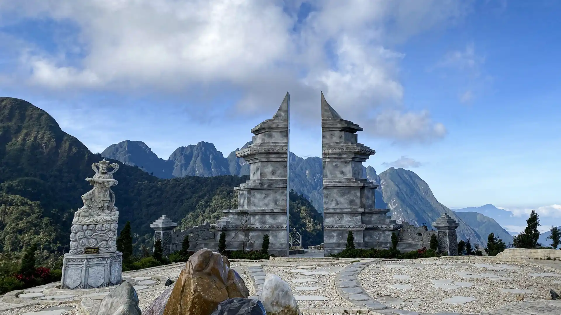 Vẻ đẹp hùng vĩ Cổng trời Sapa