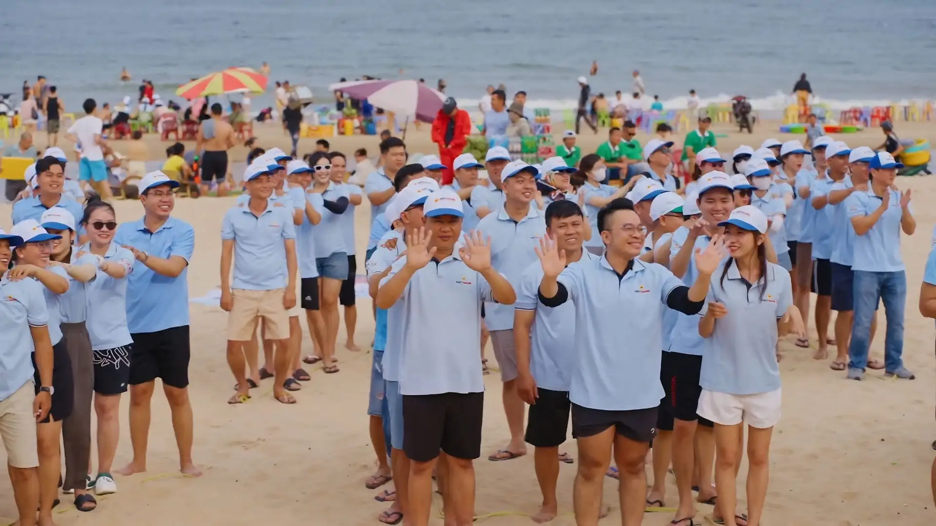 Tour đoàn Vietbank tại Phan Thiết với hoạt động team building ngoài trời