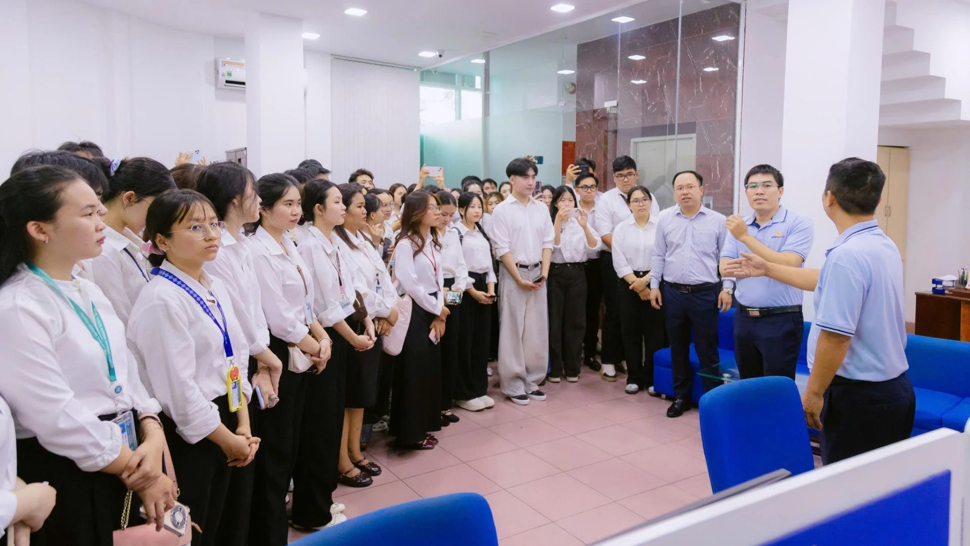 Vietbank Study Tour 2026 hoạt động giao lưu và chia sẻ kinh nghiệm giữa sinh viên và doanh nghiệp