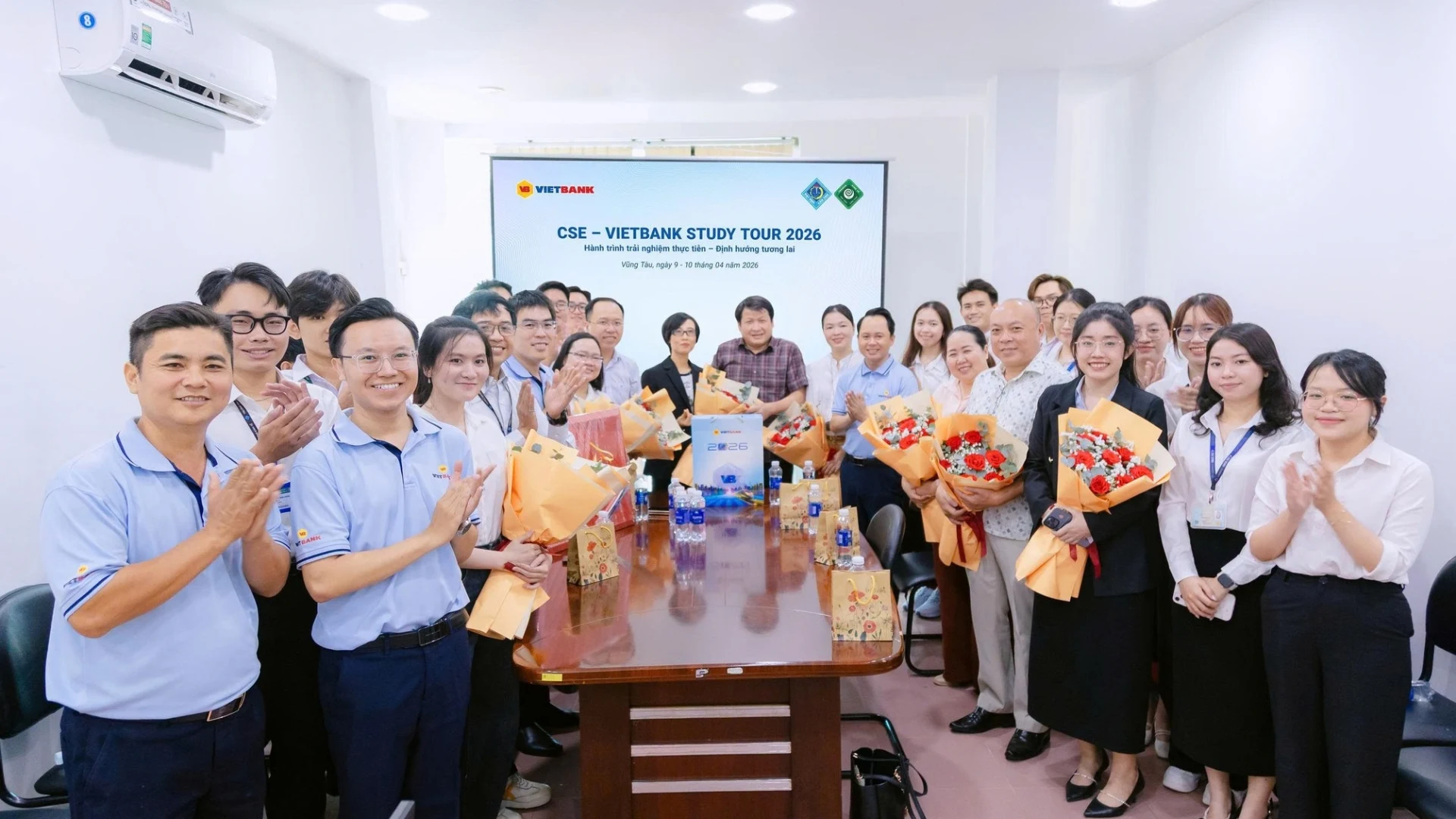 Vietbank Study Tour 2026 khai mạc chương trình với sự tham gia của sinh viên và đại diện doanh nghiệp