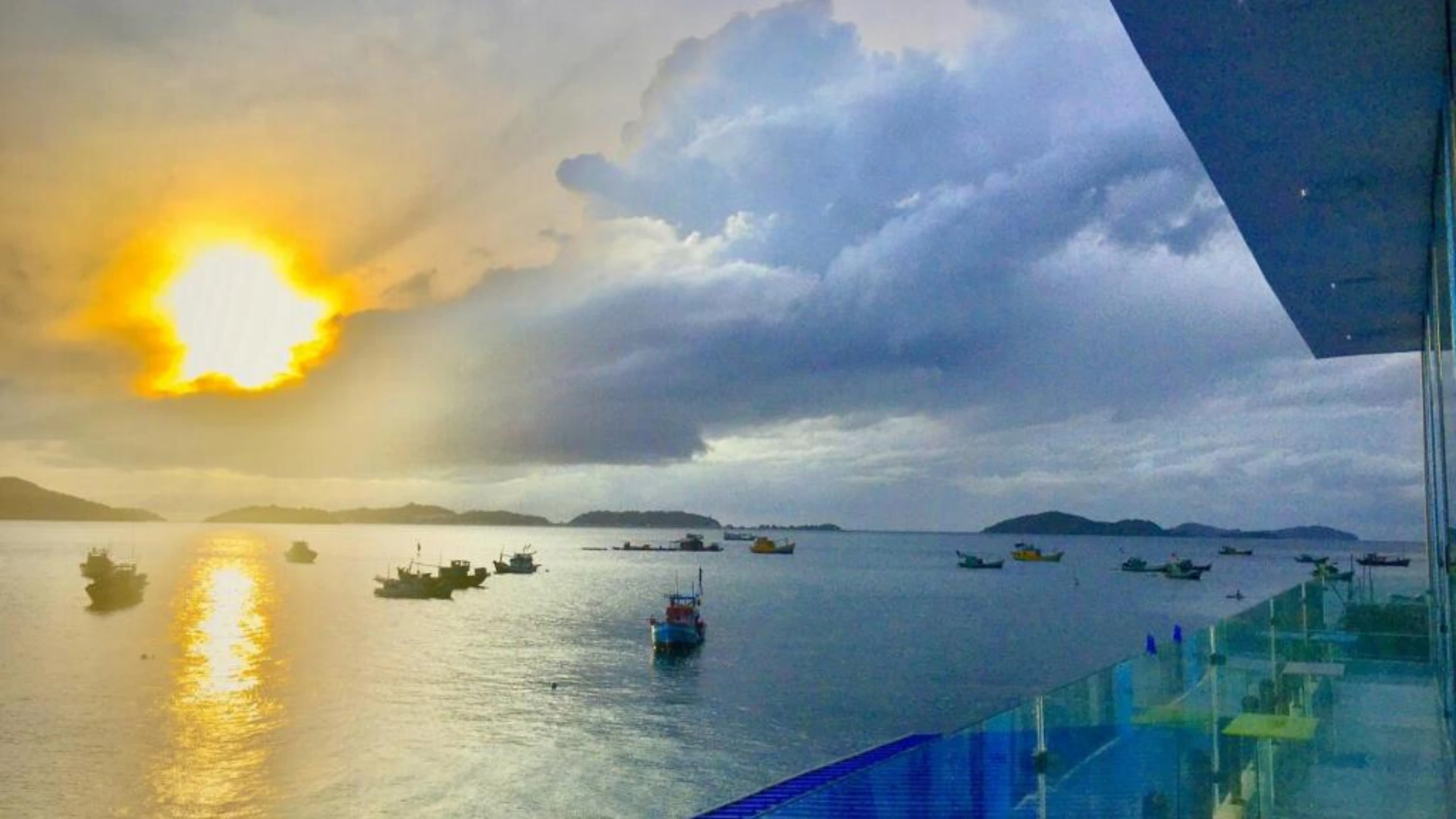 View biển tại nhà nghỉ Sky and Sea Nam Du