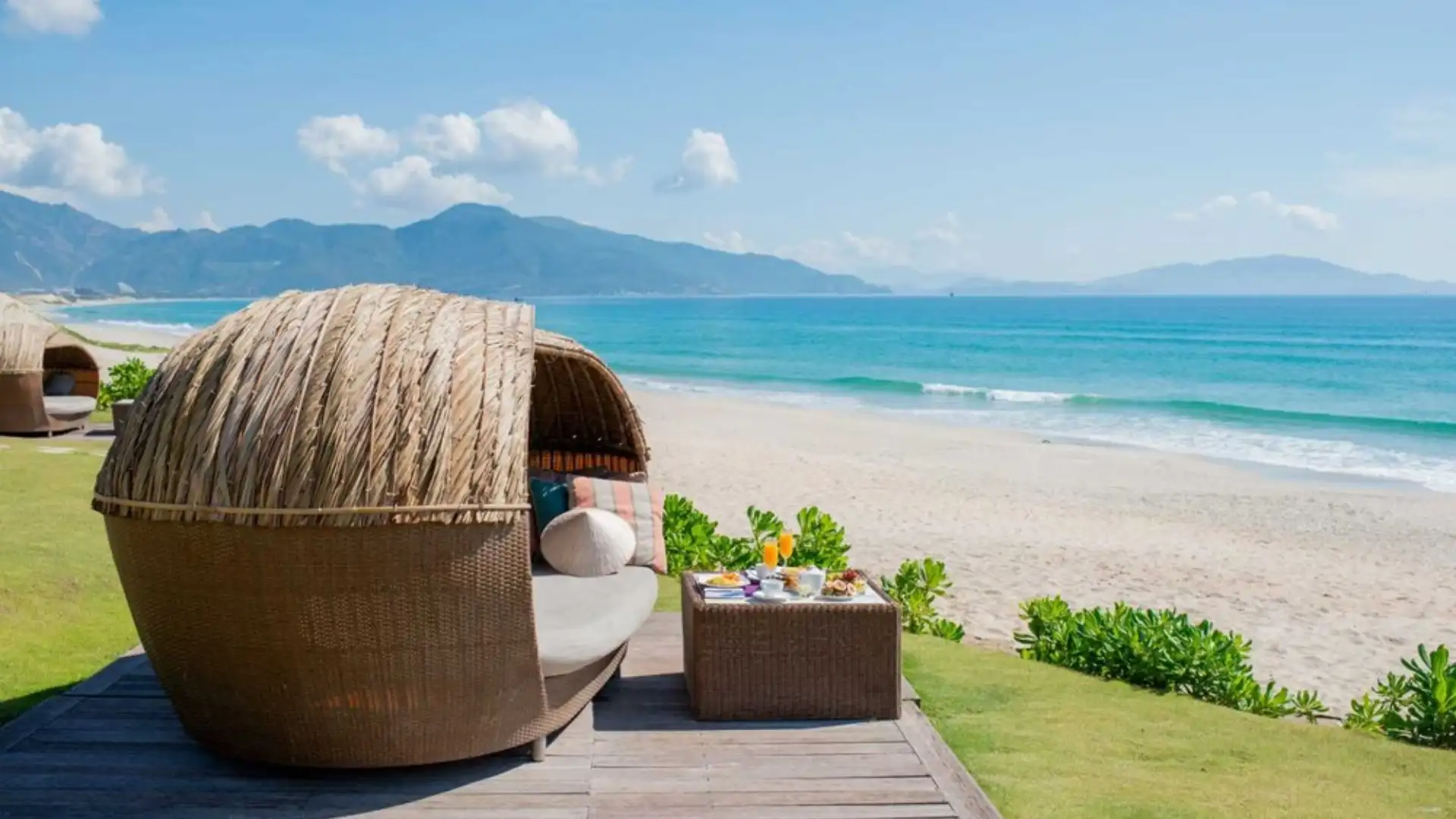 View nhìn từ resort cao cấp tại Bãi Dài