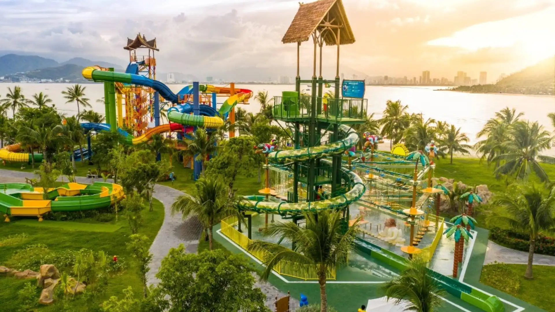 Công viên nước tại Tropical Paradise Vinwonders Nha Trang